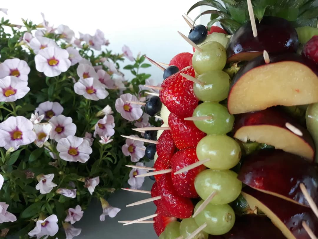 Jakie owoce do fontanny czekoladowej - najlepsze wybory na imprezę Jakie owoce do fontanny czekoladowej - najlepsze wybory na imprezę