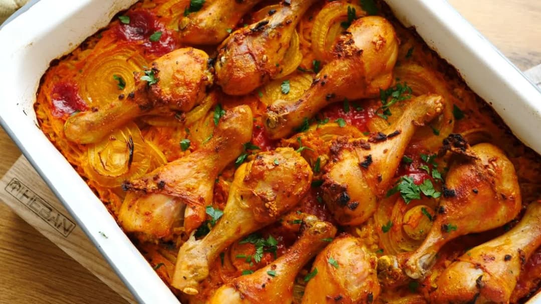 Kurczak pieczony na ryżu który robi się sam - prosty przepis na obiad