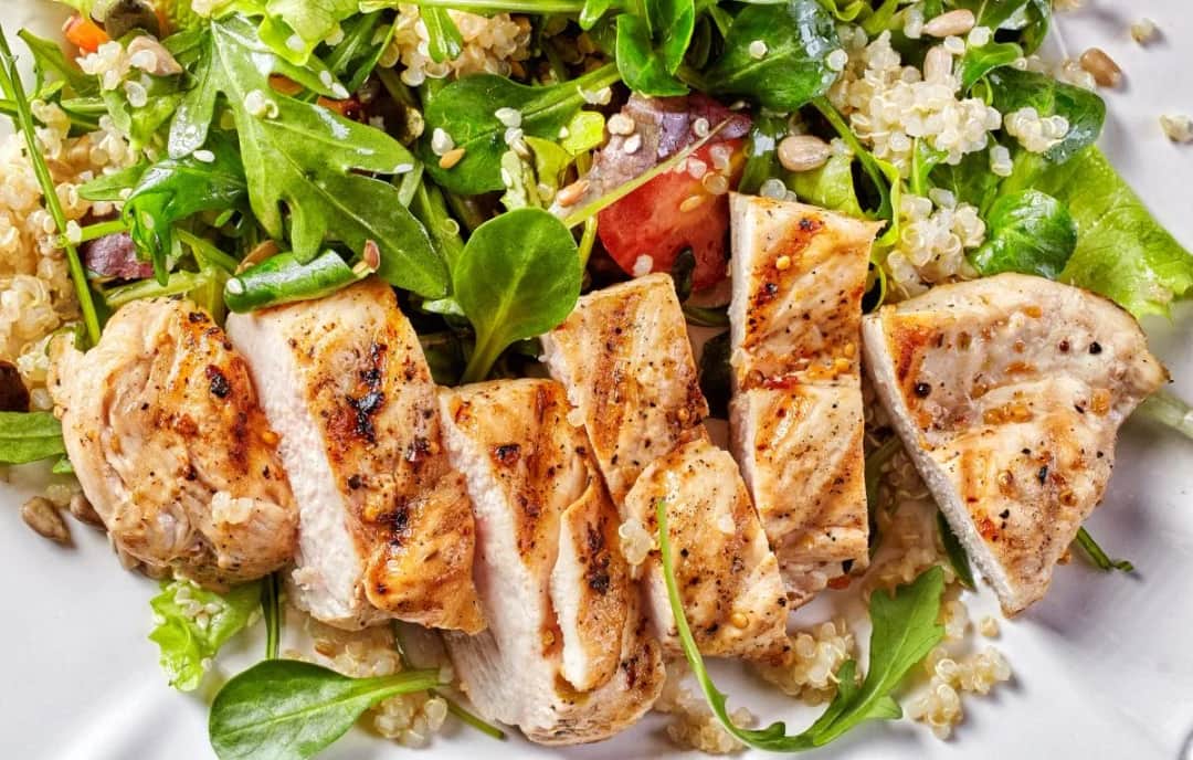 Najlepsze sosy do sałatki z kurczakiem, które musisz spróbować Najlepsze sosy do sałatki z kurczakiem, które musisz spróbować