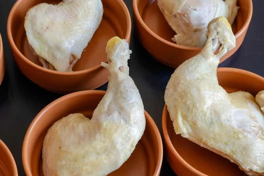 Ile gotować udka z kurczaka, aby były soczyste i pełne smaku?