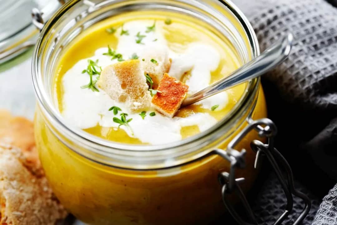 Ile może stać zupa w słoiku? Sprawdź, aby uniknąć zepsucia