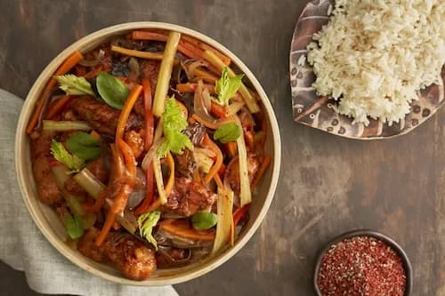 Aromatyczna wieprzowina z grzybami mun – prosty przepis na danie azjatyckie Aromatyczna wieprzowina z grzybami mun – prosty przepis na danie azjatyckie