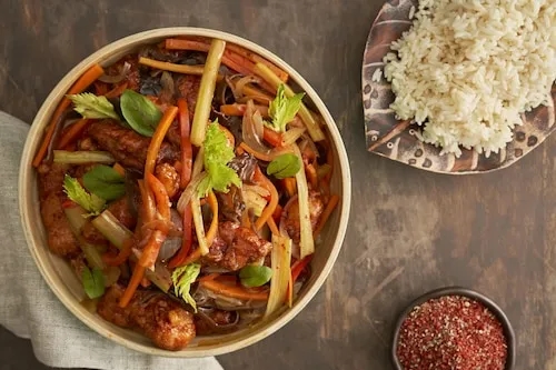 Aromatyczna wieprzowina z grzybami mun – prosty przepis na danie azjatyckie