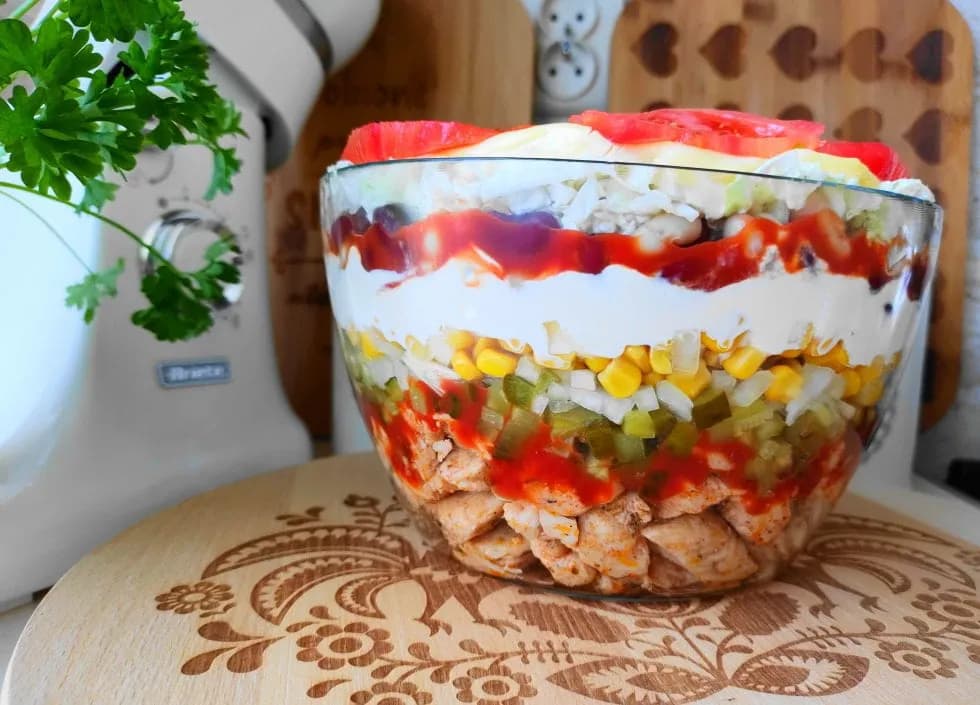 Sałatka gyros ile może stać w lodówce? Sprawdź, by nie stracić!